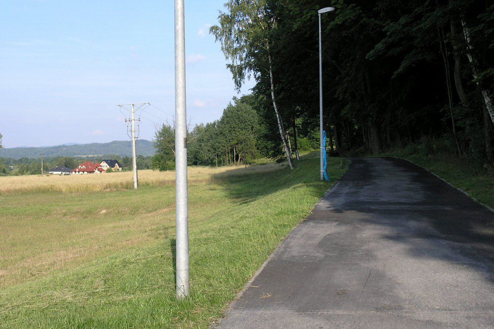 Lampy niebezpiecznie blisko