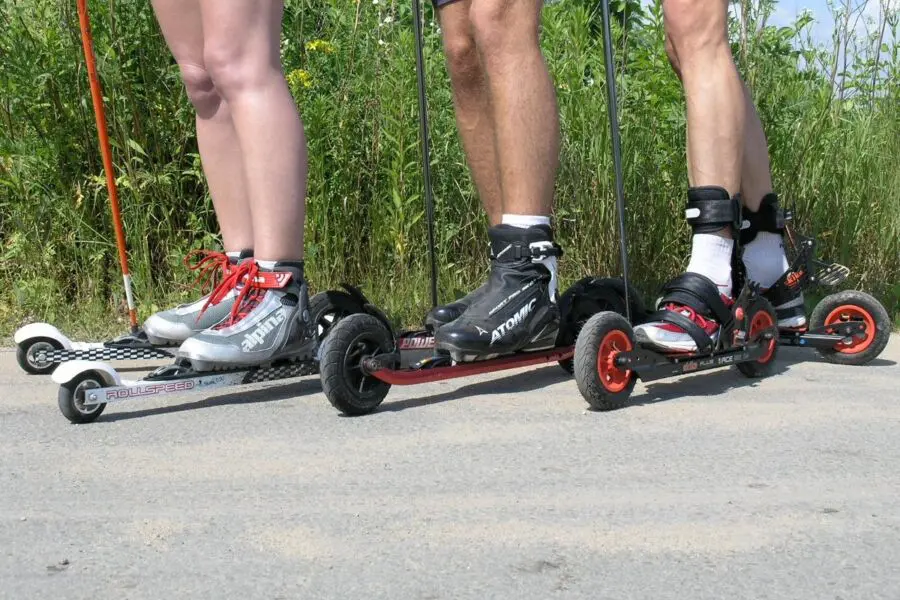 Nartorolki sportowe, nartorolki i rolki terenowe – czym się różnią i jakie wybrać