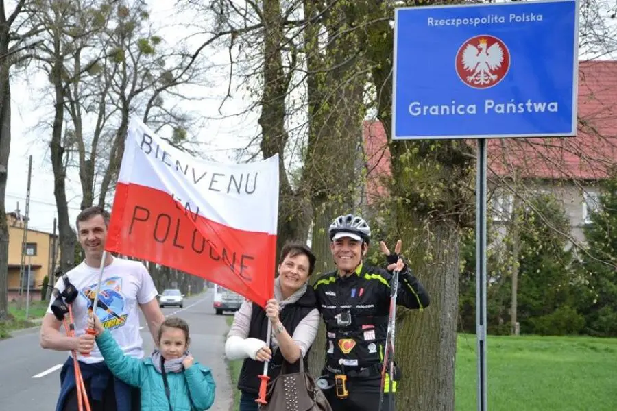 Na nartorolkach przez Europę w szczytnym celu